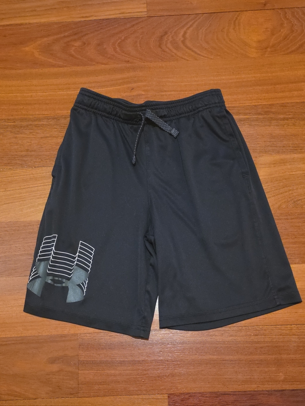 Under Armour Boys Black Athletic Shorts, Size M